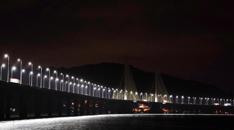 Desligada desde junho do ano passado, a Ponte voltou a ser iluminada nesta semana.