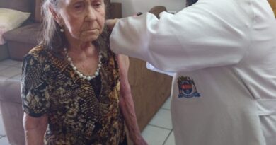 Idosos com mais de 90 anos foram vacinados.