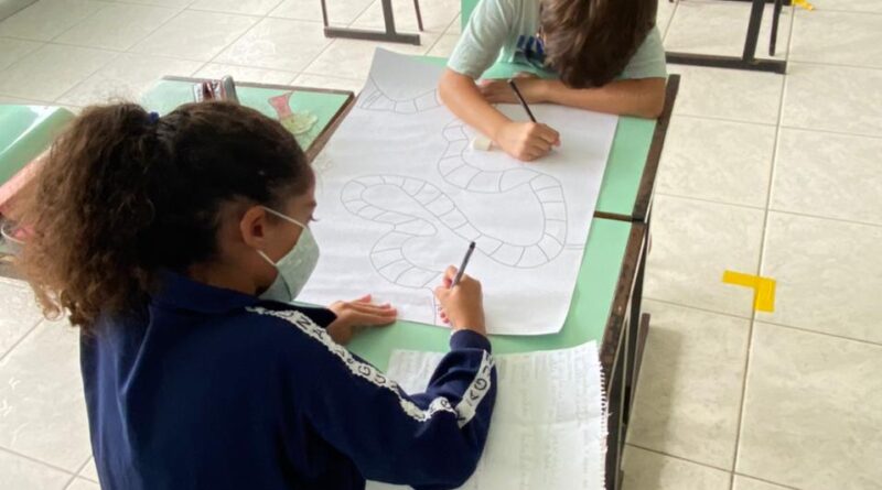 Na Escola de Educação Básica Custódio Floriano de Cordóva, da Passagem da Barra, os pequenos criaram um jogo tabuleiro com as regras baseadas na pesquisa sobre a lagunense.