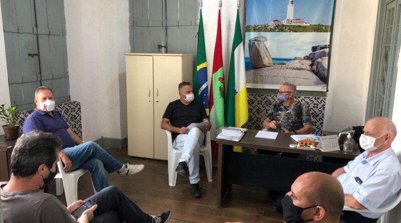 No encontro estiveram presentes o secretário de Turismo, Mello Jr, o diretor de eventos, Rogério Felix, representantes da Festa de Santo Antônio dos Anjos 2021, Marcos Vinícius, Juliano Villa, Leonardo Demétrio, José Goulart e Pe. Lenoir Becker.