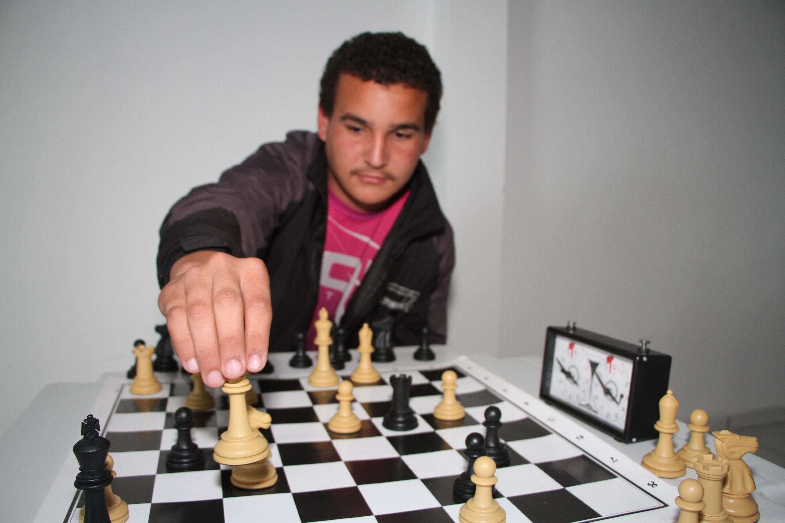 Jovem de São Vicente se classifica como 9° melhor jogador de xadrez do  Brasil