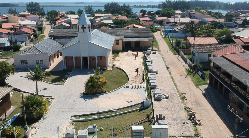 A Escola de Educação Básica da Passagem da Barra implantou o programa  Educação Conectada - Prefeitura de Laguna