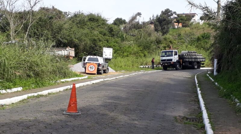 Tubos para drenagem já estão no local