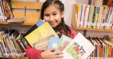 A pequena Manuela Maurício Cardoso, 10 anos, num mês leu 15 livros