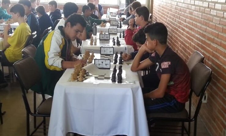 Alunos da rede municipal participam de Campeonato de Xadrez