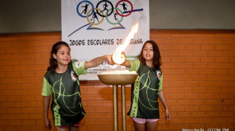 Alunas da Escola Elizabeth Ulysséa acenderam a tocha olímpica