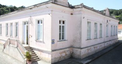 A escola é uma das mais antigas de Santa Catarina foi construída em 1912.