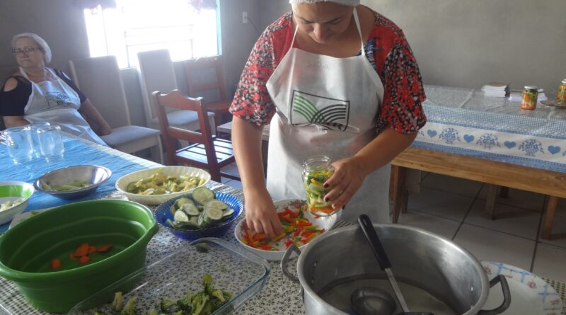 Grupo Vida Nova da Barranceira participou do curso de conservas de frutas, hortaliças e temperos