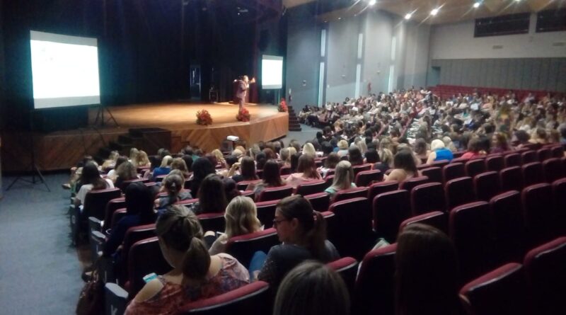 Encontro ocorre em Maringá, no Paraná.