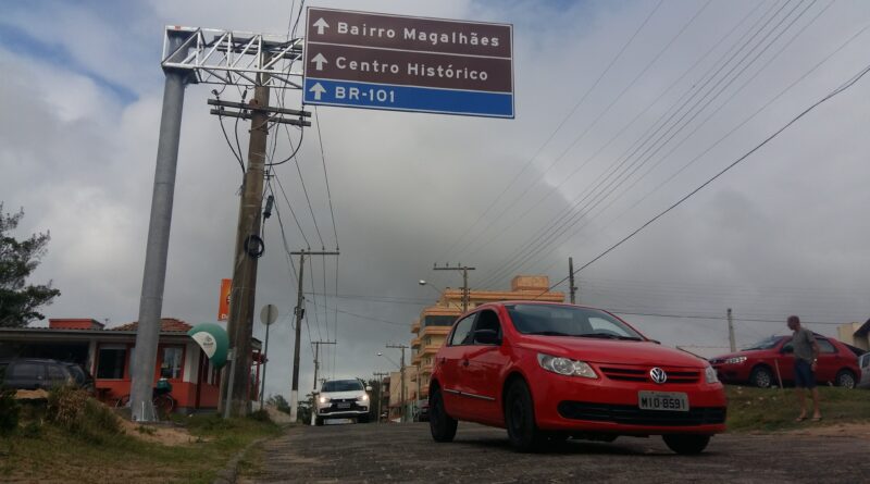 Na rua Aderson Pinho, nos Molhes da Barra, também foi colocada sinalização.