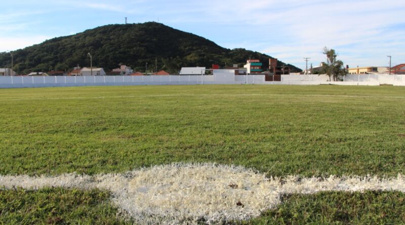 Criado em 1981, mas com estreia em 1982, o time do Laguna Esporte Clube (LEC) foi o responsável por movimentar o estádio, mantido pela prefeitura