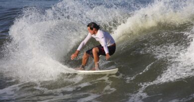 Molhes da Barra, lado norte, é frequentado por surfistas desde os anos 70.