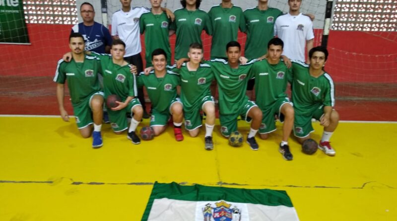 As equipes são treinadas pelo professor Angelo Mattos, o Lito.