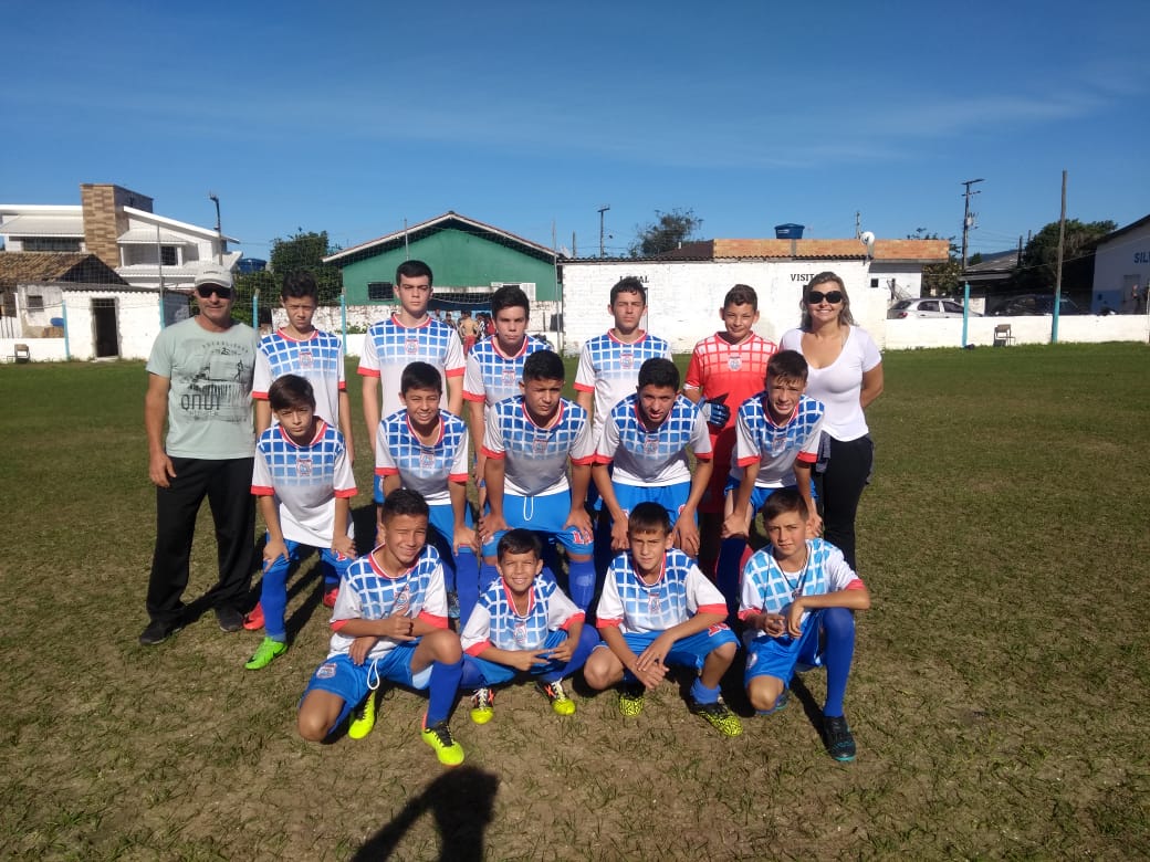 Paulo Carneiro monta escolinha de futebol – Agora Laguna