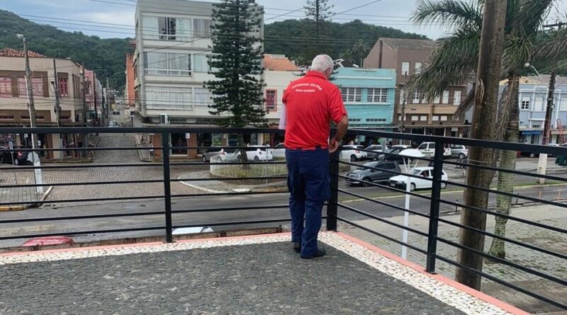 Mirante ao lado das docas foi vistoriado